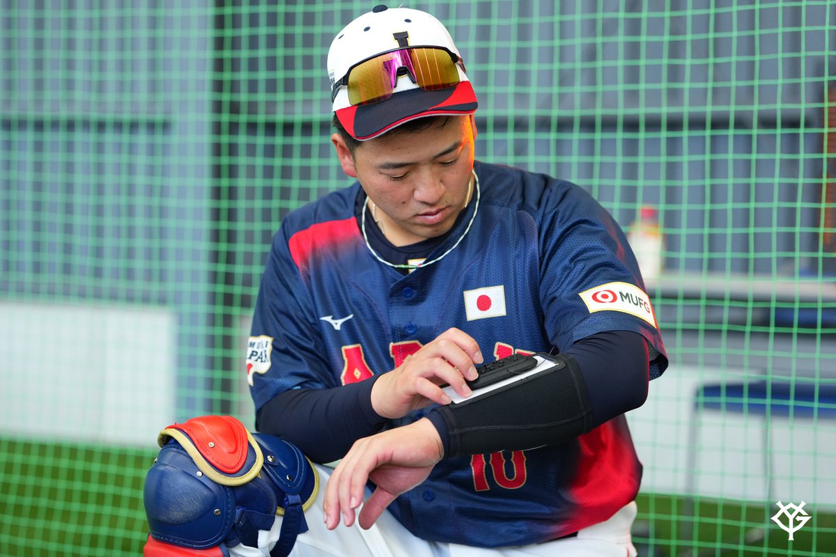 【新品未開封】岸田行倫選手　読売ジャイアンツ　巨人軍　レプリカユニフォーム　M 新品未開封】岸田行倫選手 読売ジャイアンツ 巨人軍 レプリカ