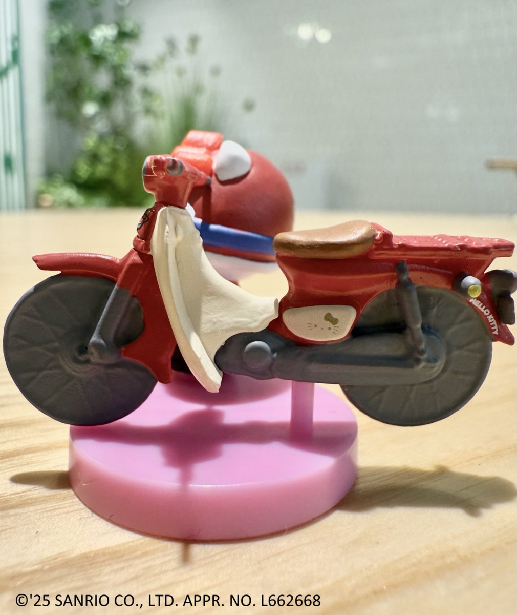 チョコエッグに、Hondaからは「ハローキティ スーパーカブ」がライン