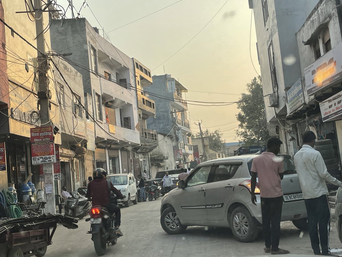 Zperkin's tweet photo. @DCPWestDelhi @LtGovDelhi @p_sahibsingh @DelhiPolice @DC_NGZMCD @MCD_Delhi @pwddelhi kindly take some action against these mechanic shops,encroaching the foothpath and 3/4 of the road,sometimes the situation is worse.loctn-Rajendra Lakra marg,mundka,west delhi-41,metro pillar 497 https://t.co/SBM68P3BEn