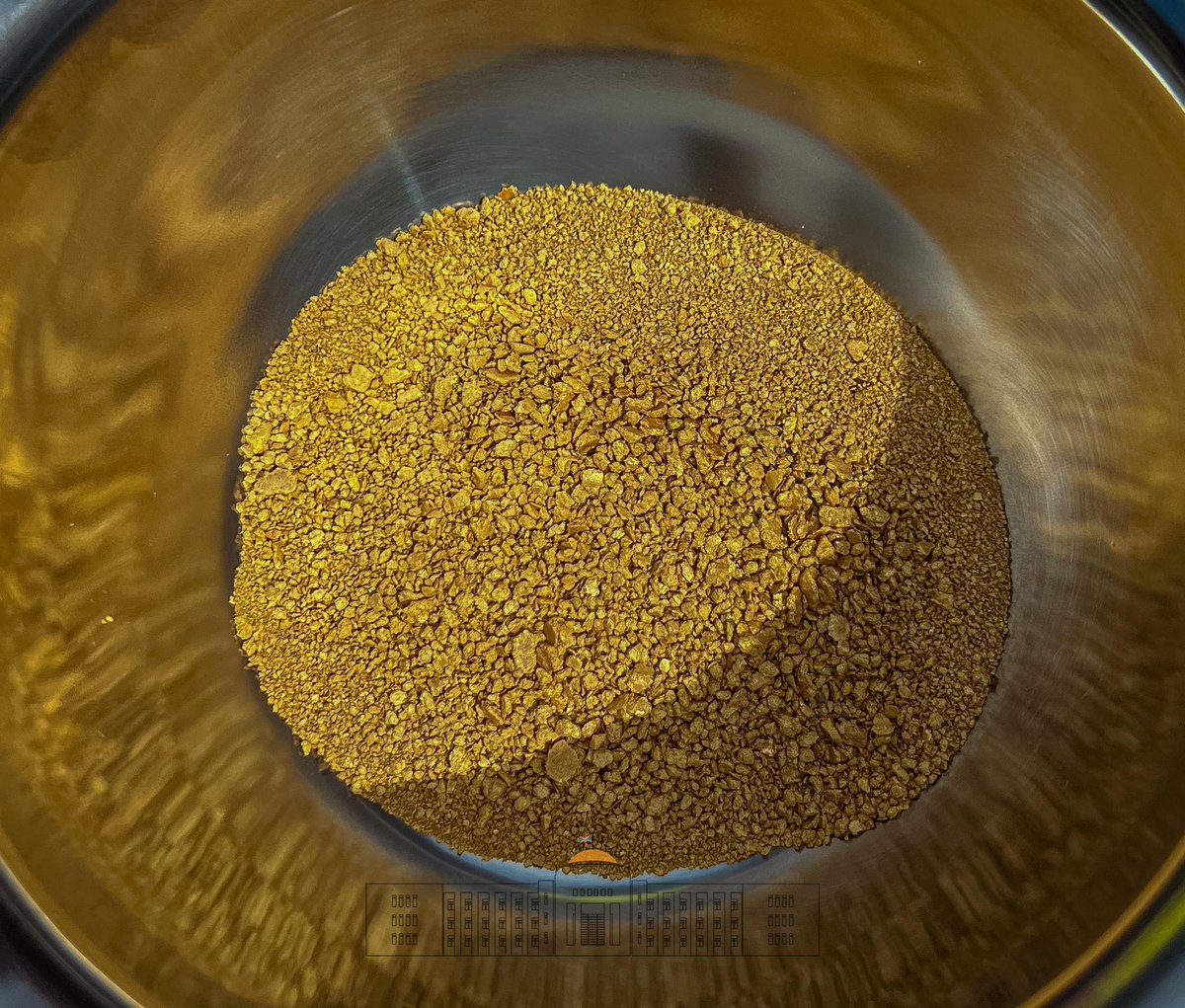 KwaNtare's tweet image. Umukuru w'igihugu c'U #Burundi Nyenicubahiro @GeneralNeva yaragendeye koperative NIYOGUSHIMWA icukura ubutare bw'inzahabu k'ubuhinga bwa none muri komine ya #Busoni zone Mukenke mu ntara ya @PButanyerera kugira yongere atere intege ivyo bikorwa vyiza bizoteza imbere igihugu.