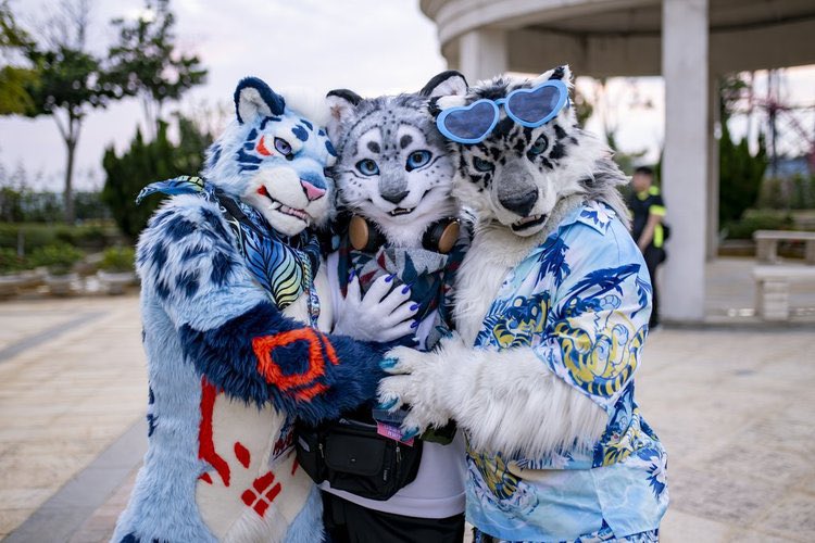 Snep snuggles ❄️❄️❄️
#獸無限2025 #Infurnity2025 #FursuitFriday

📸: <a href="/eps_ham/">ハム Ham🔜Kemocon and KSF</a>