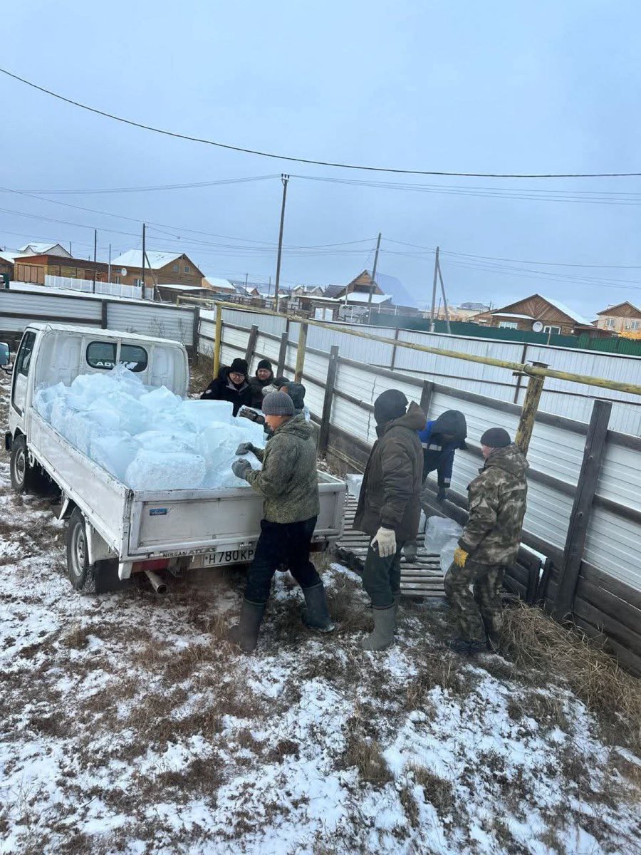 Le monde russe. 
En Yakoutie, une « campagne festive de récolte de glace » a été lancée pour les familles ayant un membre au SVO. 
La récolte de glace est une pratique connue depuis l'Antiquité romaine. La glace y est utilisée comme eau potable, car il n'y a pas l'eau courante