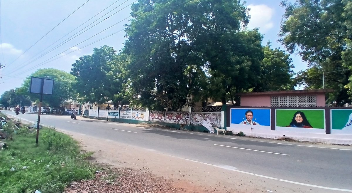 aadhil_muhammed's tweet photo. #Sendamangalam Government hospital and Government hr sec girl school are near by same compounds  1.first pic around 6 dogs cant captured clear 
2. second picture inside gate (school) 2 dogs ..
Not even safe and next to roundabout 
 @collectornmk @krnrajeshkumar  #Senthamangalam https://t.co/L6p4v4SgLy