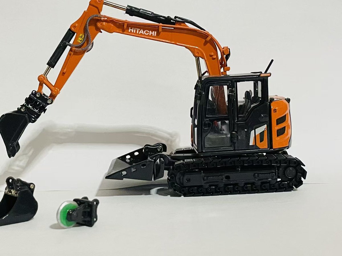 LEICHONHONG1's tweet photo. 日立建機部品セット（4点） https://t.co/Rr88ycf2Jn