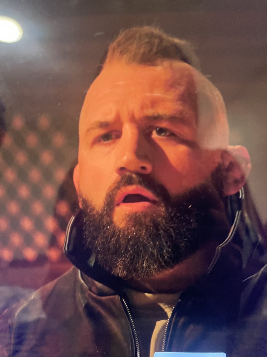 MemeMachineUk's tweet image. When the fella in front of you takes the last sausage roll at @GreggsOfficial