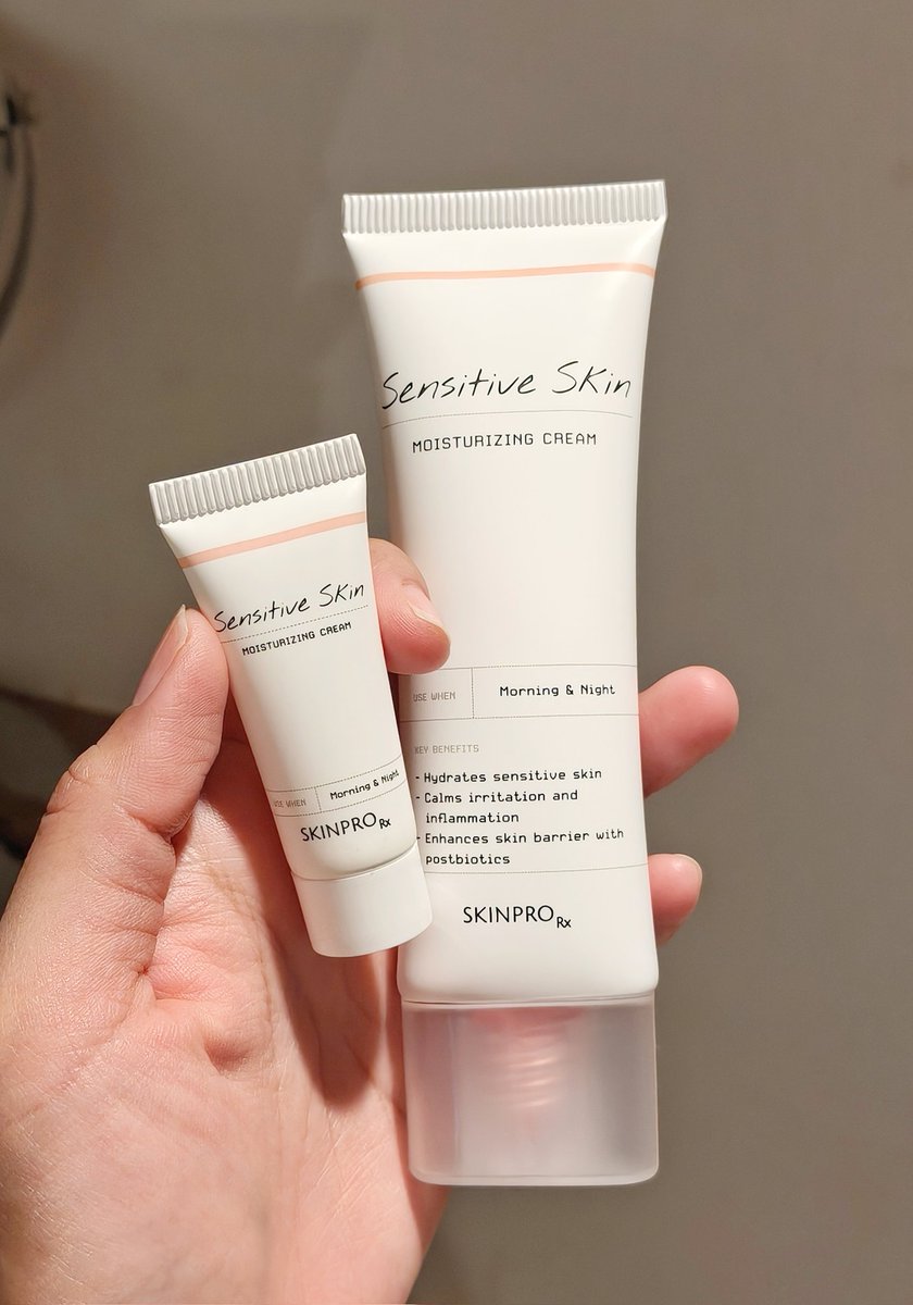 foxeryrose's tweet photo. มอยซ์อีกอันของ SKINPRORx ที่จำได้ว่าไปหาหมอที่พรเกษมแล้วหมอจ่ายมาให้ แล้วใช้ดีมากก สมานแผลหายเร็ว ทิ้งรอยแดงน้อย คือใช้แล้วรู้เลยว่าชีต่างกับมอยซ์ทั่วไปจริงๆ เวลาทาจะให้ความชุ่มชื่นหนักๆ แต่เนื้อเบา เกลี่ยง่าย สิวหายเร็ว

ยิ่งช่วงไปกดสิวมาใหม่ โบกตัวนี้ไปเลย แผลหายเร็วมาก ไม่แสบ ไม่ยิบ ไม่คัน ชอบจนซื้อหลอดใหญ่ต่อเลย😂