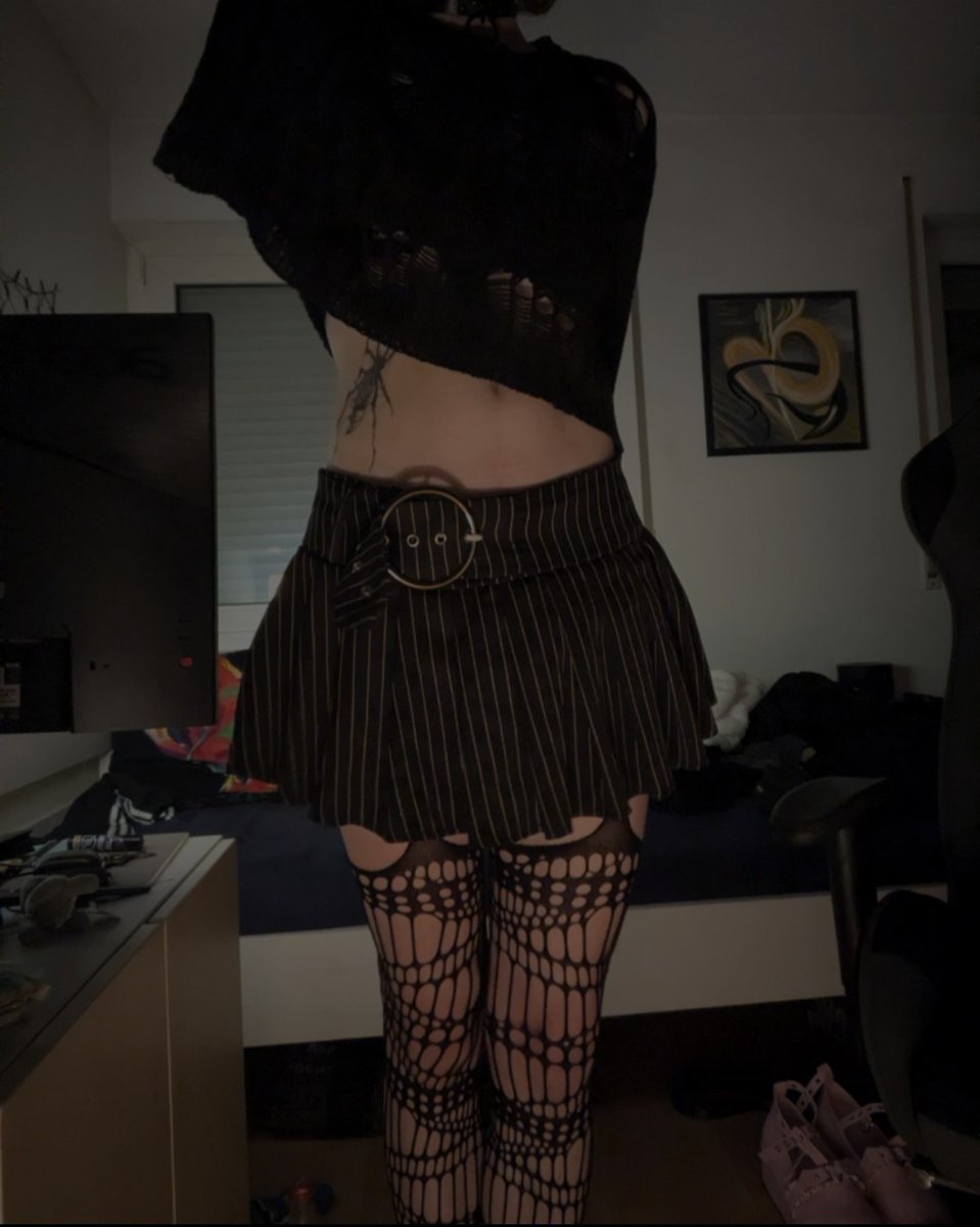 I see you with the roses, baby
Been a minute, and I'm faded lately🕷️🕸️