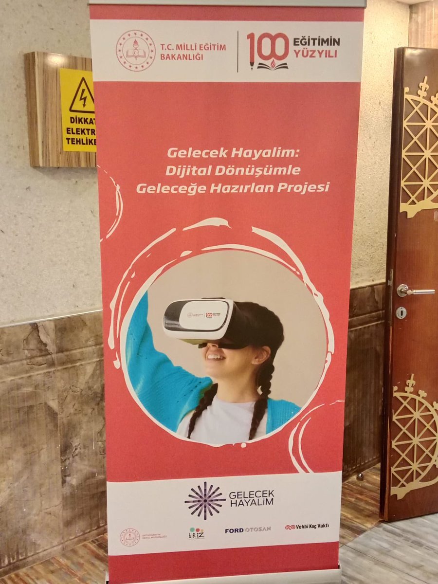 kmarasilmem's tweet photo. Gelecek Hayalim: Dijital Dönüşümle Geleceğe Hazırlan” Projesi Kapsamında Eğitim Düzenlendi

Ortaöğretim Genel Müdürlüğü tarafından yürütülen ve 27 ilde pilot uygulaması yapılan “Gelecek Hayalim: Dijital Dönüşümle Geleceğe Hazırlan” Projesi kapsamında, ilimizde Yenilikçi Eğitim Sınıfı bulunan Fen ve Anadolu Liselerine yönelik eğitim gerçekleştirildi. Proje tanıtımına İskenderun Makzume Anadolu Lisesi de katılım sağladı. Programa ayrıca Bakanlık Ortaöğretim AR-GE biriminden misafirler de katıldı.