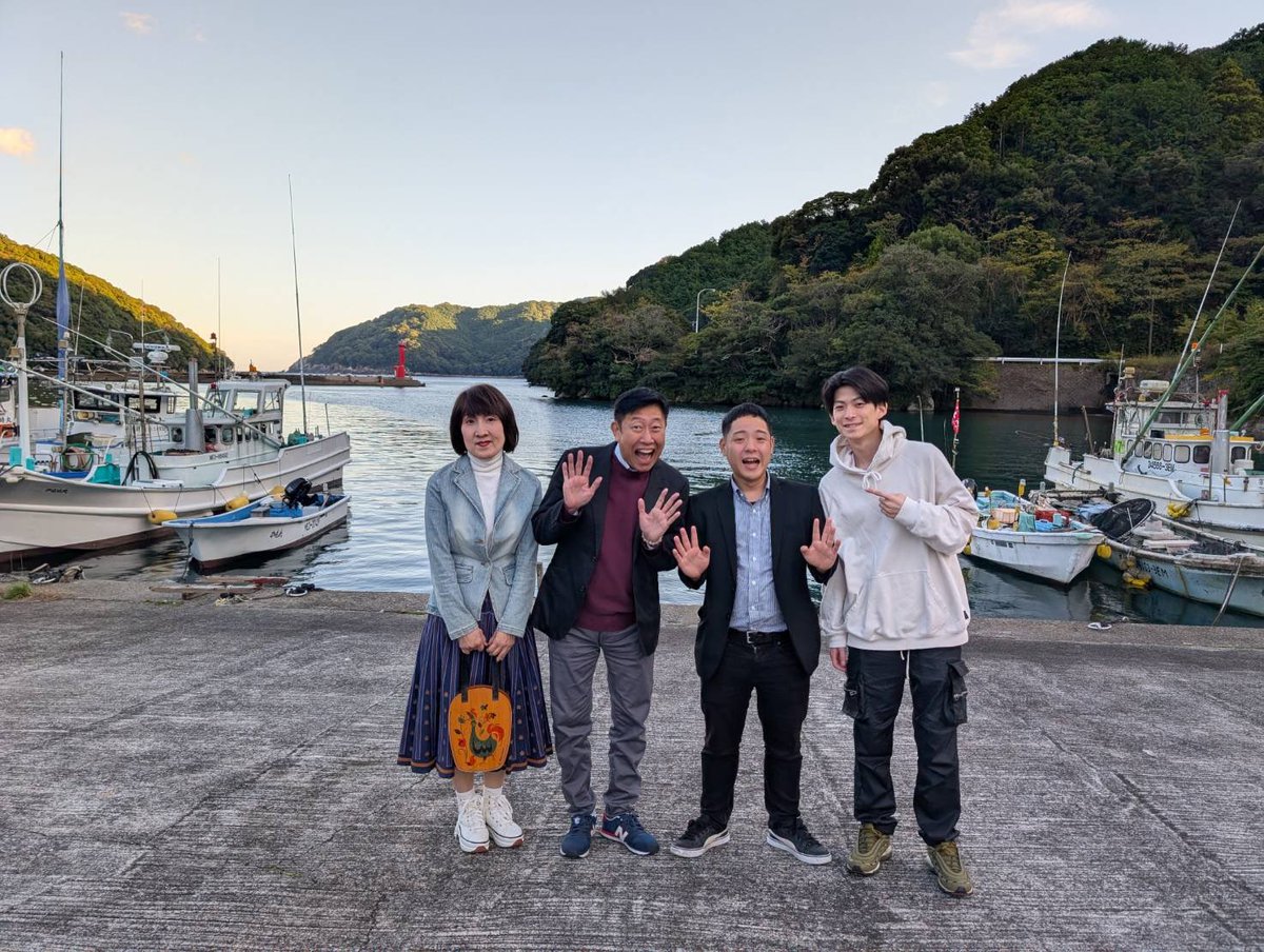 昨日は、
笑福亭呂翔さん主催の尾鷲市早田町での
落語会に出演させて
頂きました‼️🙂

私の亡き父の故郷が
尾鷲という事で
お声がけを
頂きました🙂

45年振りの尾鷲の
漁港、感動しました🥹

沢山のお客様に
盛り上げて頂きました✨
本当に感謝で
ございます😊
