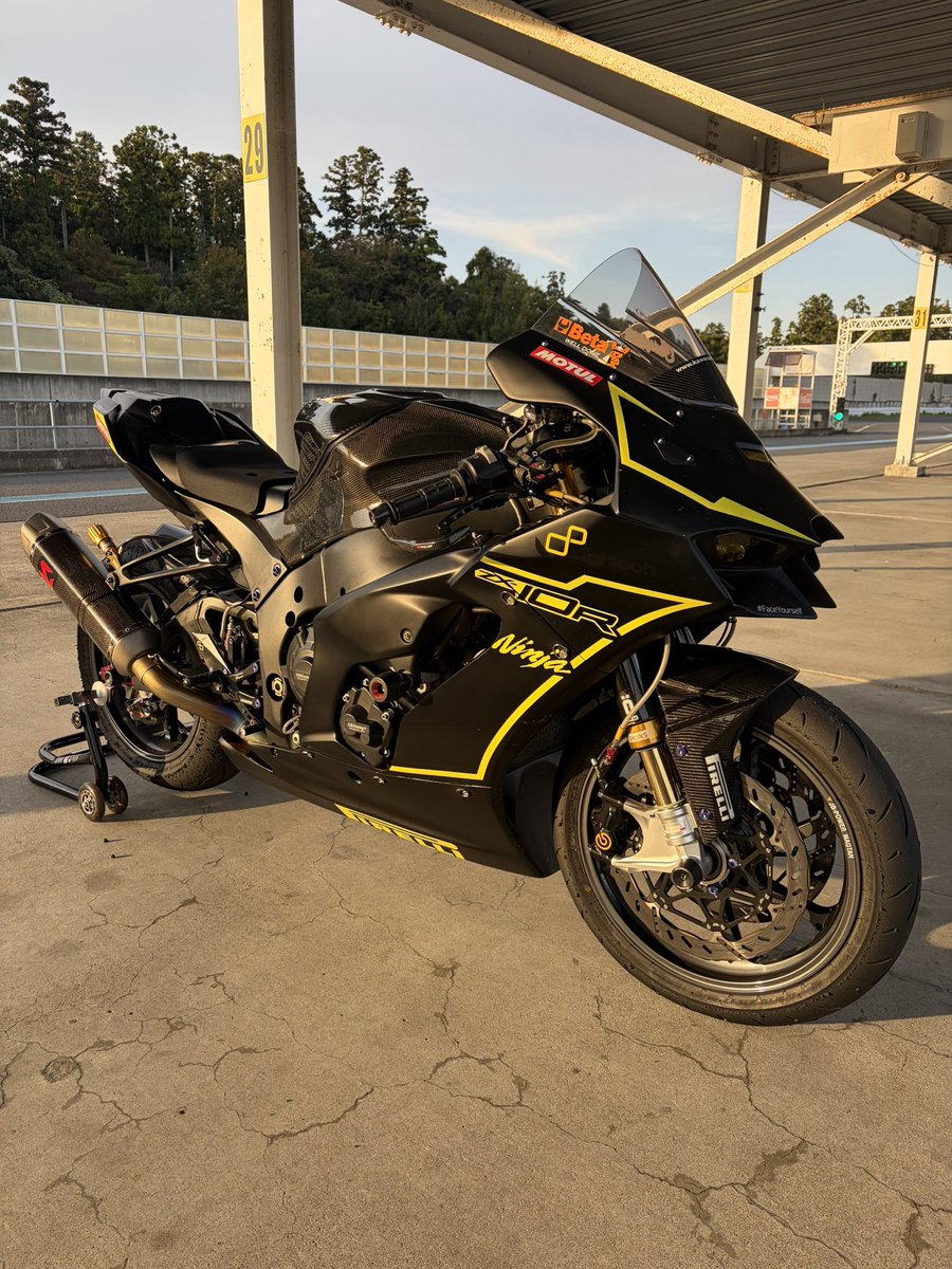 たくろー 身長155cmバイク女子、夜道雪のチャレンジバイク道！カワサキの