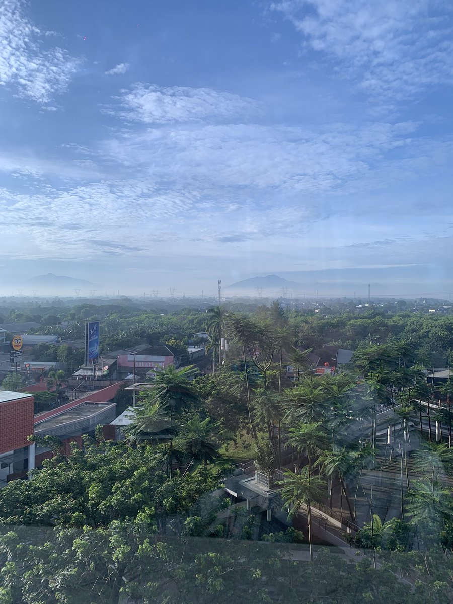 voltrbb's tweet image. Tangsel pagi ini cakep bgt