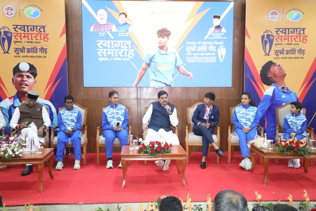 UntoldMP's tweet photo. Champion Kranti Goud receives a warm welcome from CM Dr. Mohan Yadav at Samatva Bhavan! 🏆🇮🇳

#WomensWorldCup2025 https://t.co/uqWWUWf2c7
