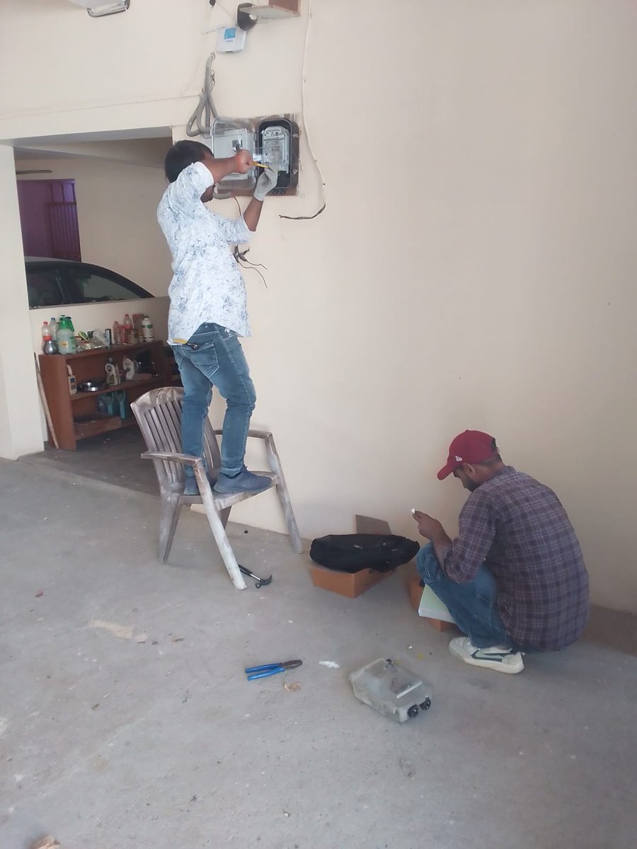 #Smar_meter   
वि.वि.खण्ड- प्रतापगढ़  के रूपापुर उपकेन्द्र के अंतर्गत उपभोक्ता की संतुष्टि सटीक सही खपत के अनुसार विद्युत बिल बनाने के लिए कार्यदायी संस्था मेसर्स जीएमआर द्वारा #स्मार्ट_मीटर लगाया गया।
<a href="/PuVVNLHQ/">Purvanchal Vidyut Vitaran Nigam Limited</a> <a href="/UPPCLLKO/">UPPCLLKO</a>