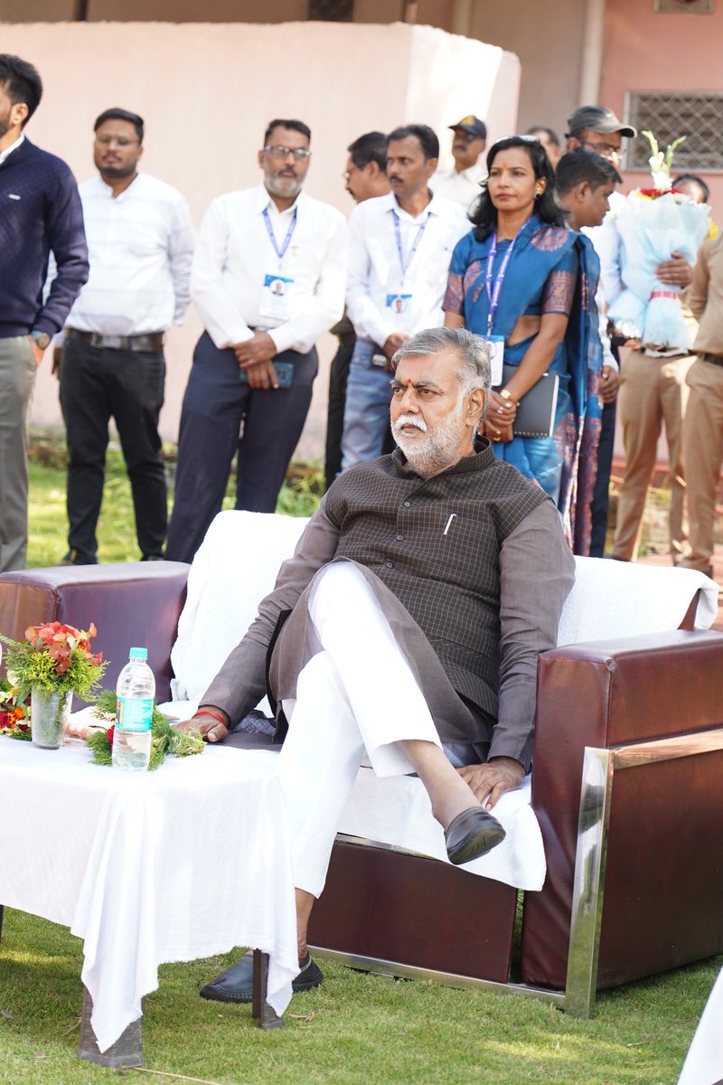 'वंदे मातरम्' के सामूहिक गान की अनुभूति वाकई अभिव्यक्ति से परे हैं। इतनी सारी आवाजों में एक स्वर, एक भाव, एक जैसा प्रवाह, एक जैसा कर्तव्य, एक सी तरंग और एक सी ऊर्जा ने हृदय को स्पंदित कर दिया।

आज संजय गांधी युवा नेतृत्व एवं ग्रामीण विकास प्रशिक्षण संस्थान, पचमढ़ी (जिला
