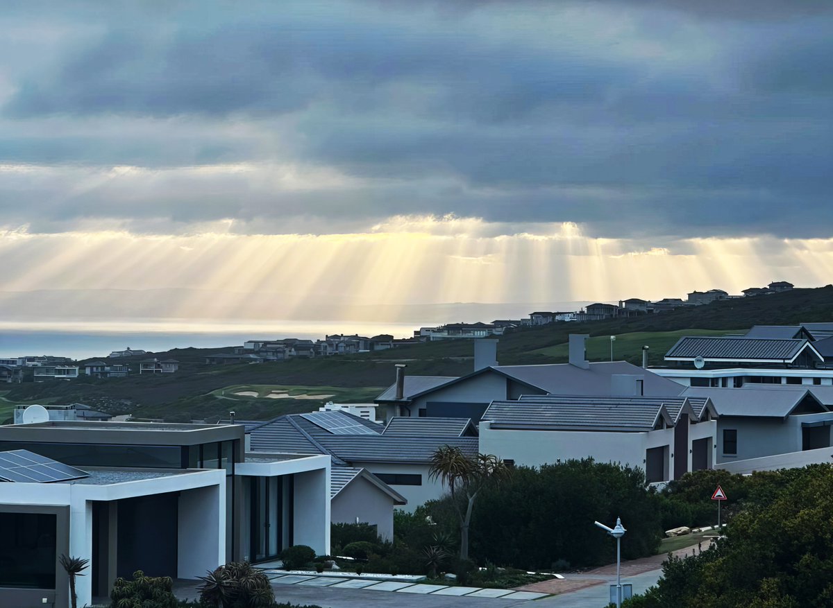 Moments of splendour are endless here.

When the heavens open, trickling through the clouds, the coastline transforms - bathed in golden light &amp; quiet wonder.

Photo: Naas Grobler

#PinnaclePointEstate #AwardWinning #PinnacleMoments