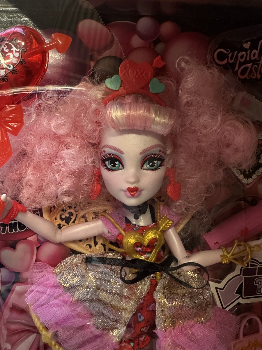 SweeetScreams's tweet image. finally got her after seeing too many wonky ones