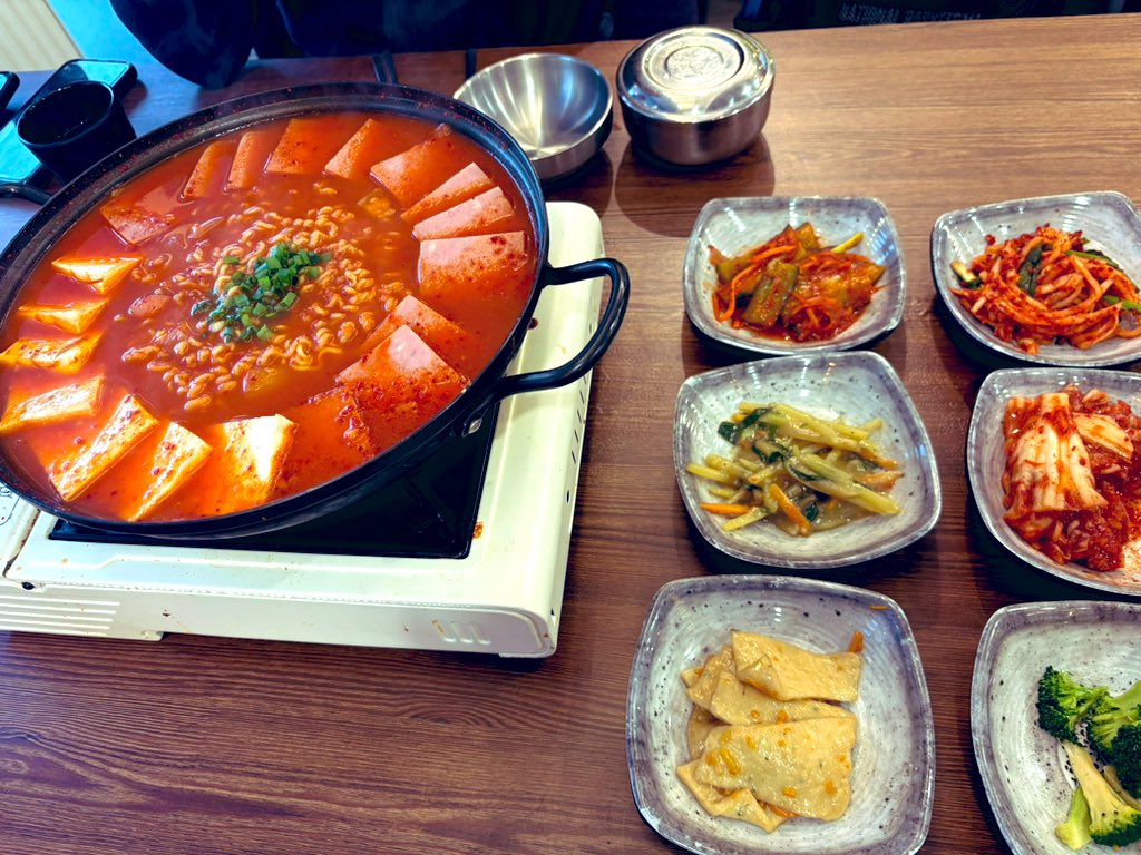 Гэнэт халуун ногоо идмээр болоод 😋😋