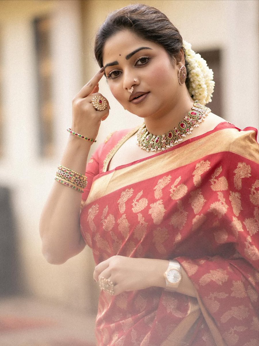 RachitaRamDQ's tweet photo. Jewellery @tribebyamrapali
Blouse designed by @sumayadesignerstudio
Septum Nose ring @aahaana_mooguthii
Makeup by @keerthiram28 hair by @makeover_by_praveen
Photography @nivas_narayan https://t.co/NHcVoTGL9C