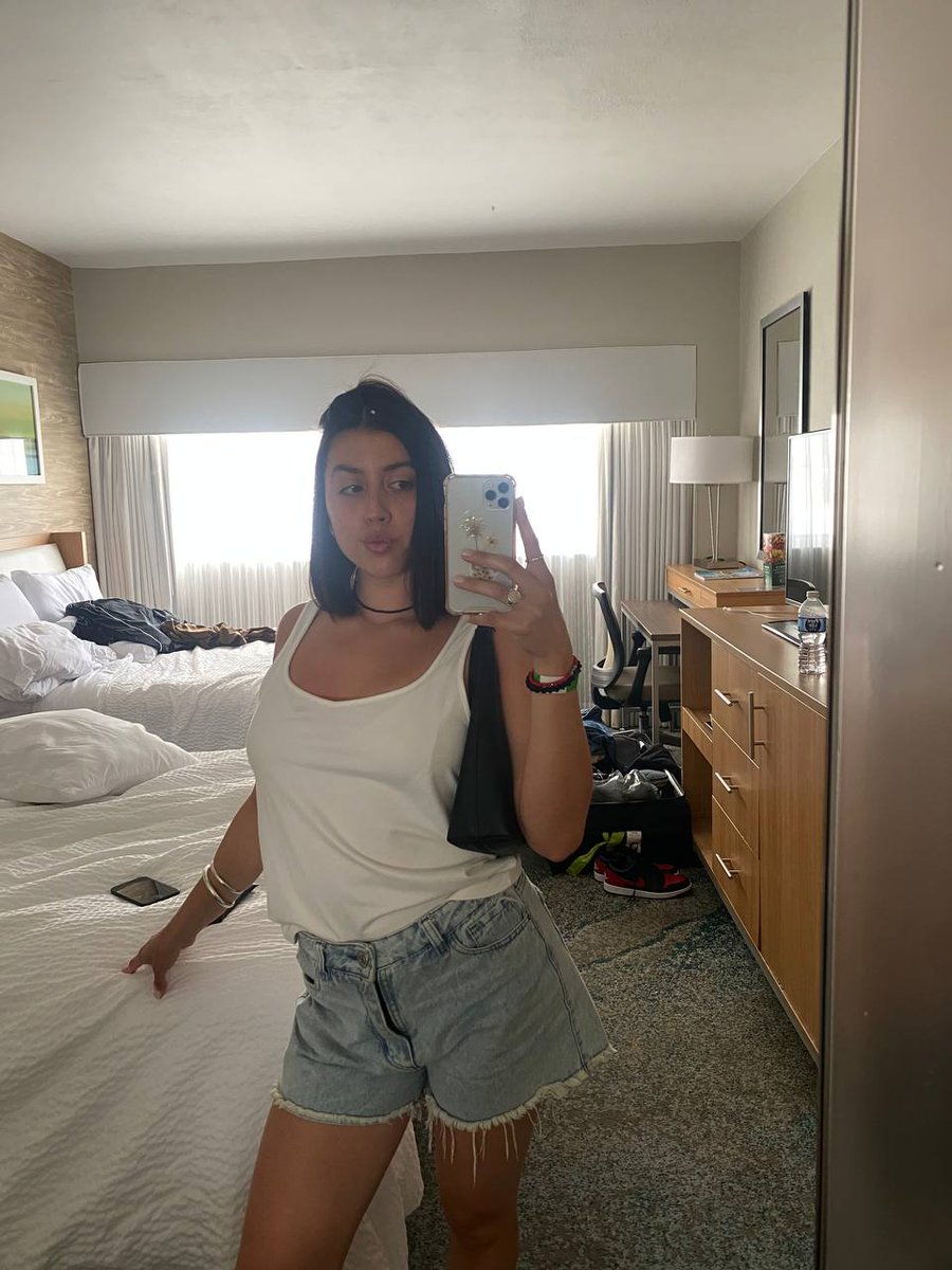 olivizeth's tweet photo. Mon dm ouvert 😈🫦
Likes et fait moi cc je te régale 🥵🍑 https://t.co/lk4BaLRTTG
