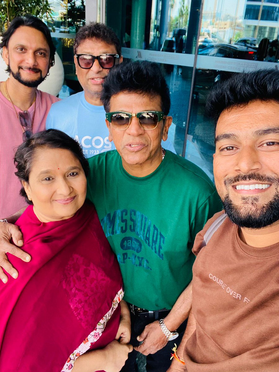 shivannaupdates's tweet photo. King exclusive 📸

#Shivanna #Shivarajkumar #KingShivanna #DrShivarajkumar #DrShivarajkumarUpdates https://t.co/YfM5Hoplmv