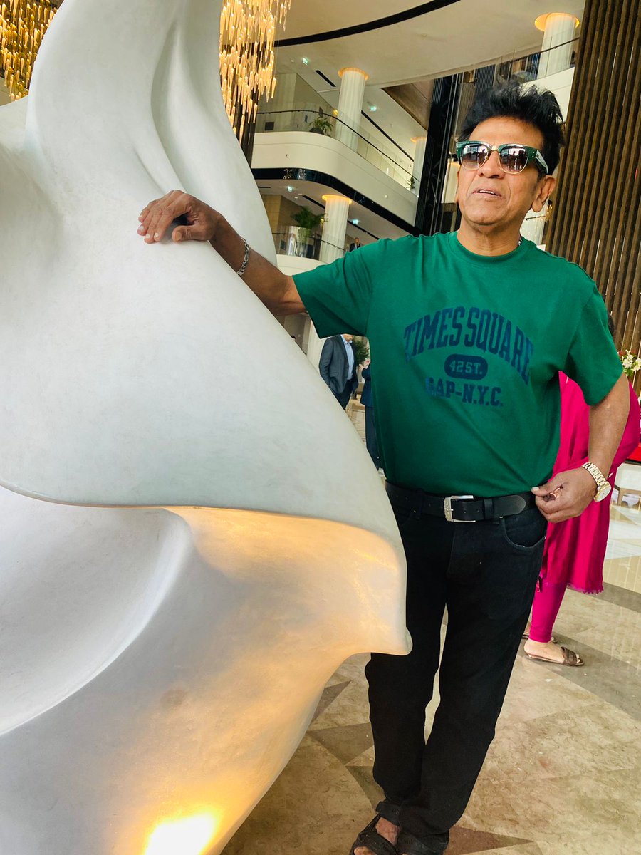 shivannaupdates's tweet photo. King exclusive 📸

#Shivanna #Shivarajkumar #KingShivanna #DrShivarajkumar #DrShivarajkumarUpdates https://t.co/YfM5Hoplmv