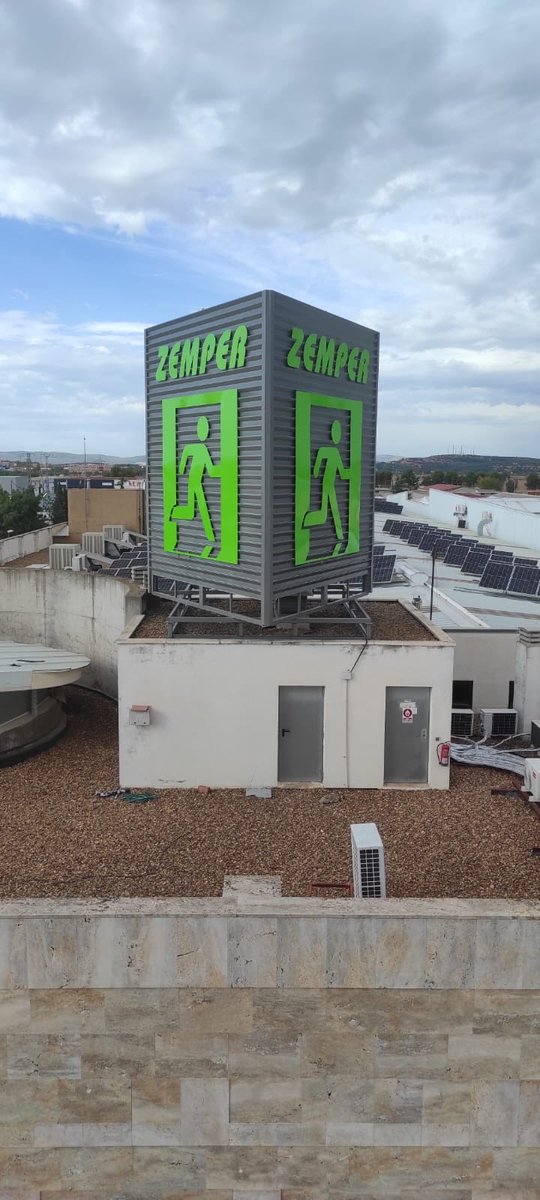 ideasdelatico's tweet image. 🚁 Esta semana hemos terminado un trabajo en altura que nos ha dejado muy satisfechos ✌🏻 A grandes retos, grandes resultados! 🤠 #pinkpower #rotulacion #comunicacionvisual