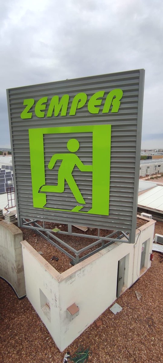 ideasdelatico's tweet image. 🚁 Esta semana hemos terminado un trabajo en altura que nos ha dejado muy satisfechos ✌🏻 A grandes retos, grandes resultados! 🤠 #pinkpower #rotulacion #comunicacionvisual