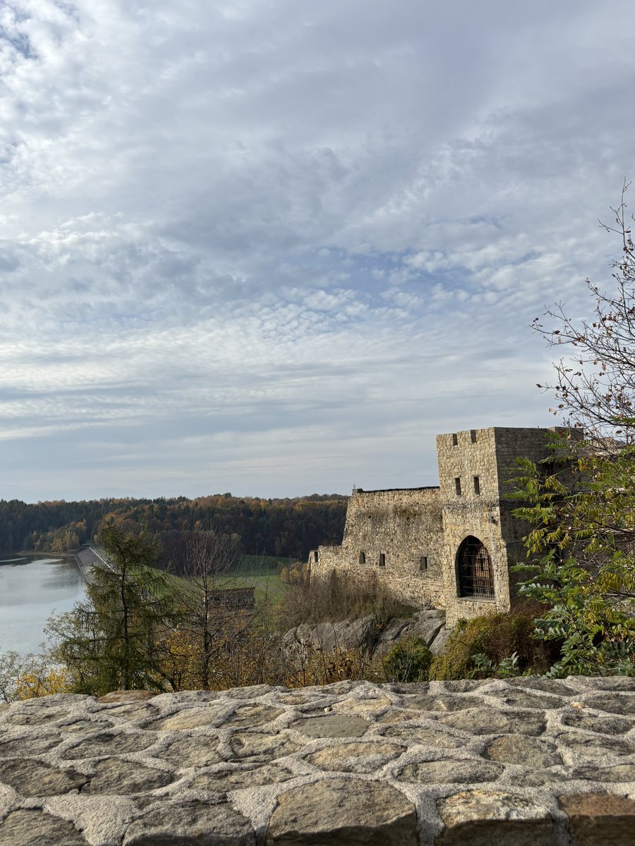 ArkadyRzegocki's tweet photo. In the meantime, it’s worth visiting the royal castle in Dobczyce and the nearby reservoir.
Especially in autumn, they look truly charming 🍁🍂🌞🇵🇱
#Dobczyce #RoyalCastle #DobczyceReservoir #Autumn #Poland https://t.co/fHPnxAUGVB
