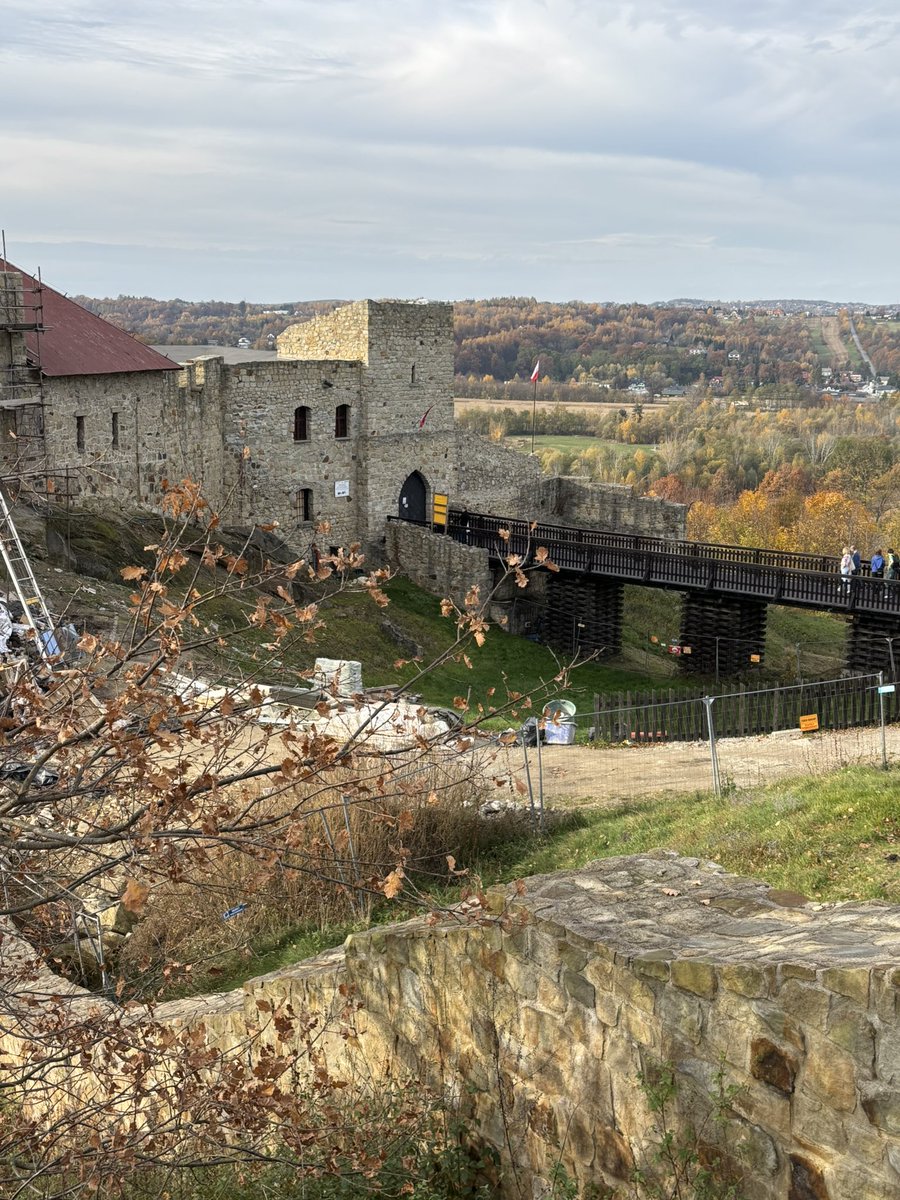 ArkadyRzegocki's tweet photo. In the meantime, it’s worth visiting the royal castle in Dobczyce and the nearby reservoir.
Especially in autumn, they look truly charming 🍁🍂🌞🇵🇱
#Dobczyce #RoyalCastle #DobczyceReservoir #Autumn #Poland https://t.co/fHPnxAUGVB