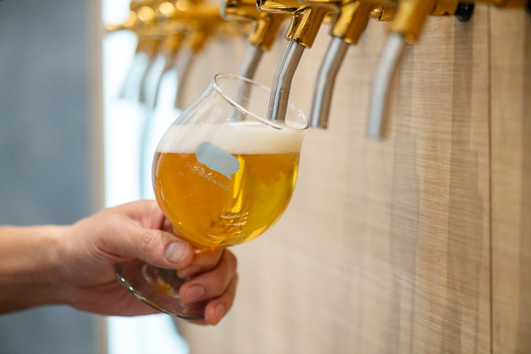 beergirl_net's tweet photo. 福井駅前から徒歩3分のブルワリー＆タップルーム「OUR BREWING」代表に聞く“引き算のうまさ”��
https://t.co/z2N3adLVRq

OUR BREWINGの根っこにあるのは「シンプルにおいしいビールをつくる」という想い。ブルワリーを開業するまでや大切にしていることなど、代表の岡田朋大さんにお話を伺いました。 https://t.co/n6dwYSYNlh