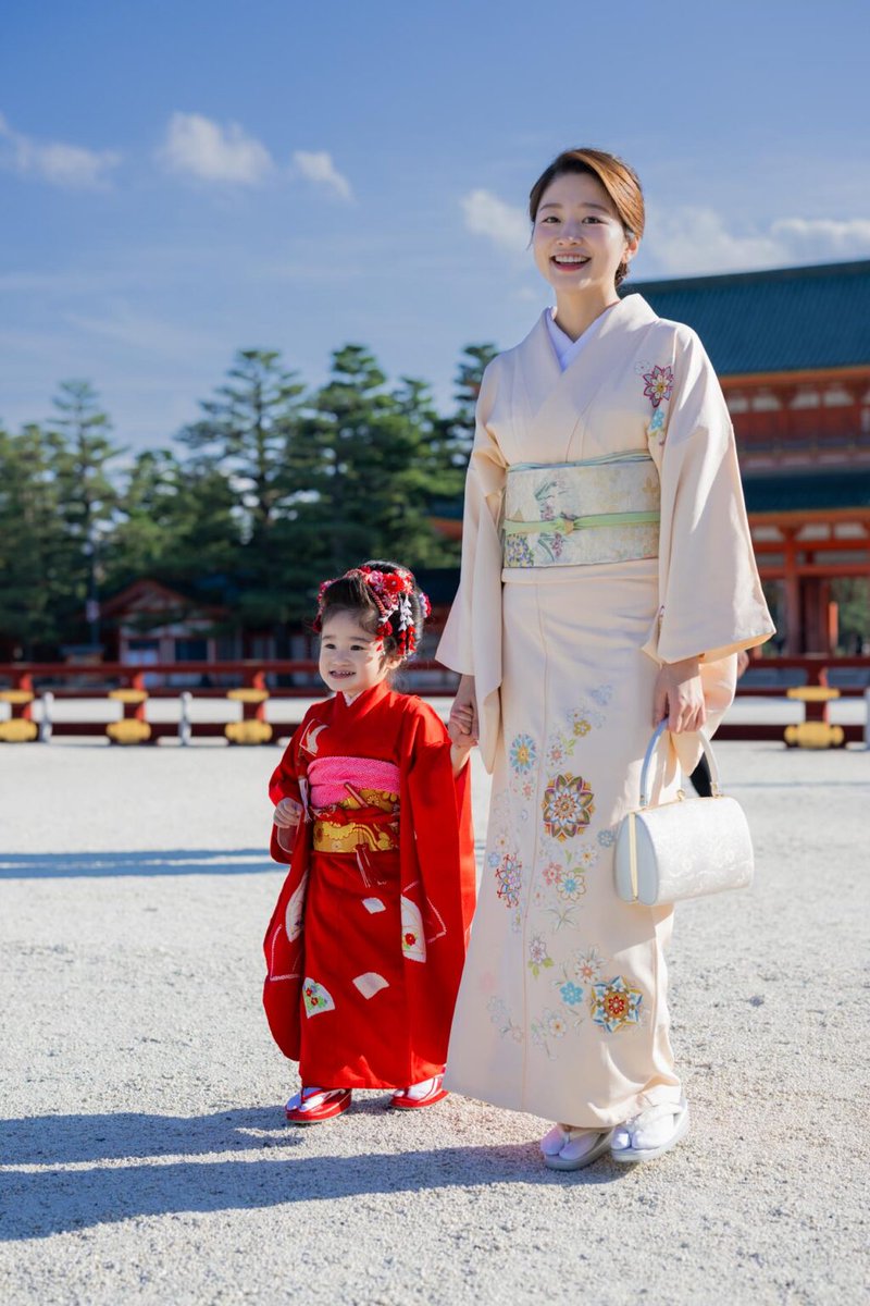 莉緒様 正絹　黒地にシルバー モード系 黒/シルバー(銀色) バラ柄 一番人気 派手 ギャル振袖