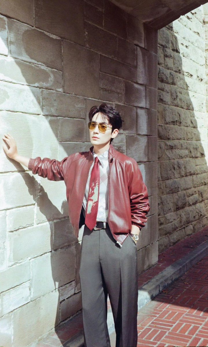 wenella_subs's tweet photo. Nov 7 XHS: Zhu Yilong Studio shares a group of ZYL’s film snaps taken in LA &amp; Guangxi

#ZhuYilong #朱一龍 #朱一龙 https://t.co/fypMJxoc62