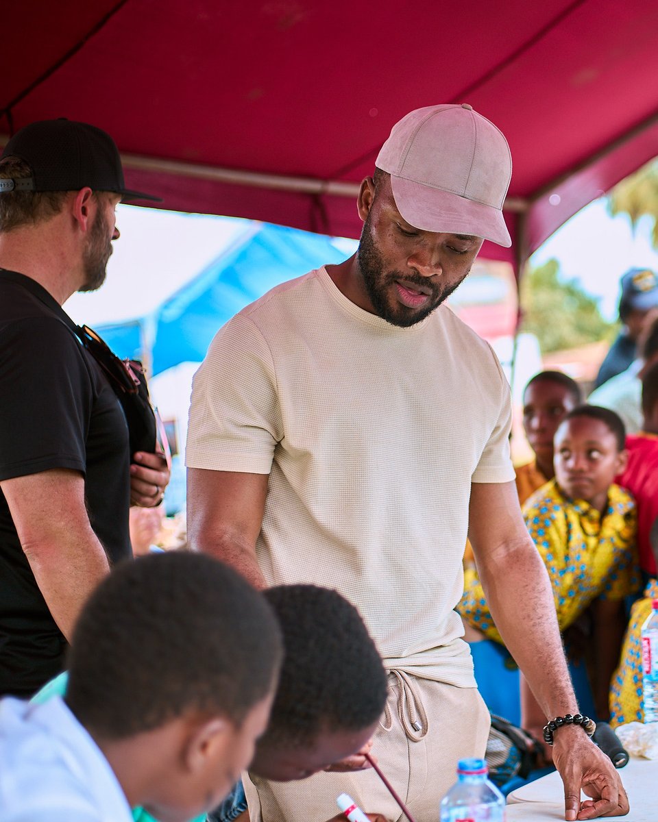 paul_amanor's tweet image. Sometimes the truest learning happens in colour, in laughter, in the courage to imagine.
Through the MOLiCHub of our @lwwgh program, we are nurturing spaces where children write, paint, and tell their own stories with confidence and joy.
So grateful to our volunteers and partners