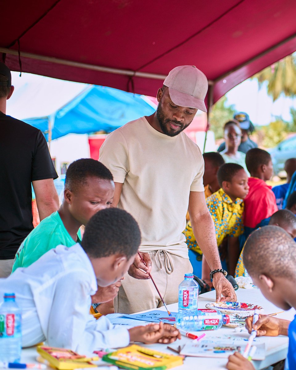 paul_amanor's tweet image. Sometimes the truest learning happens in colour, in laughter, in the courage to imagine.
Through the MOLiCHub of our @lwwgh program, we are nurturing spaces where children write, paint, and tell their own stories with confidence and joy.
So grateful to our volunteers and partners