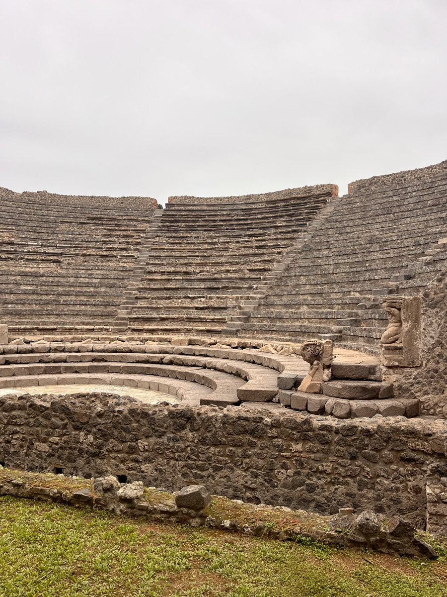 ClarizaJose's tweet photo. Pompeii, Italy 🇮🇹 https://t.co/DXIRGrncaq
