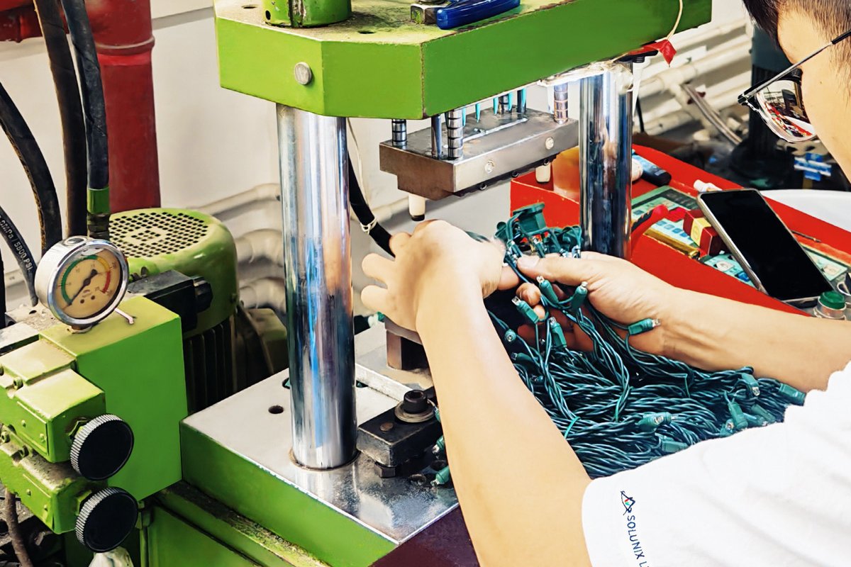 rewsdgrhrt200's tweet image. Consistent production and inspection ensure stable performance for project use.
Suitable for installation teams, event decorators, and distributors.
You’re welcome to ask for quote or spec sheets.
📩 solunixlite.com

#ChristmasLights #LightingFactory #solunixlite