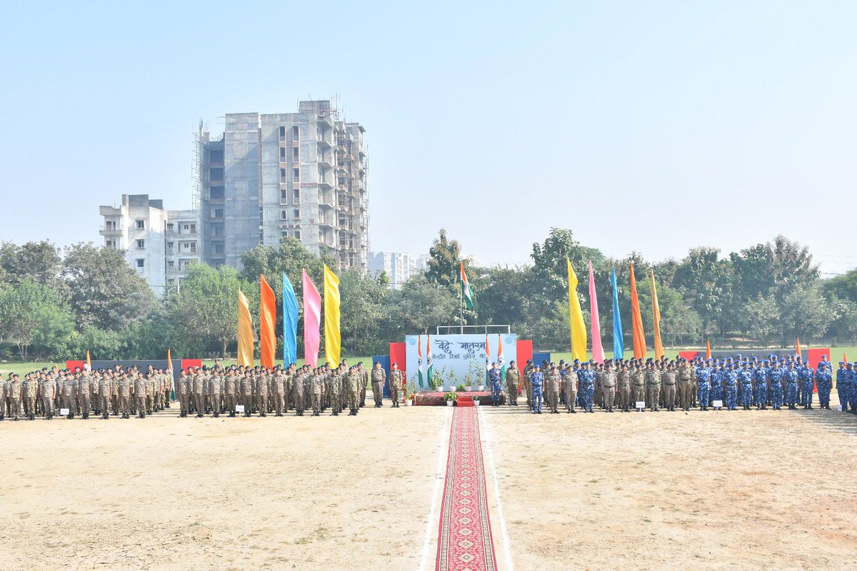 194RAF's tweet photo. **Commemoration of 150 years of Vande Mataram**
Echoes of Vande Mataram filled the air as *194 RAF personnel* participated in the mass singing of the iconic song, echoing patriotism, unity & devotion to the Motherland
#VandeMataram150 #194RAF #SpiritOfPatriotism https://t.co/2yGAR5Htt8
