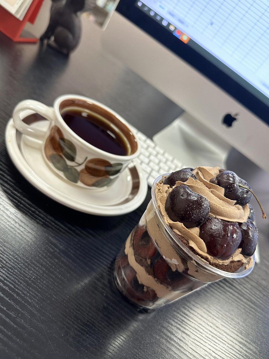 kbpqa15679929's tweet image. ひとくちの甘さで、優しさが広がって、金曜日の疲れが溶けていく