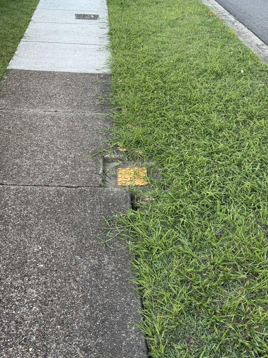 fergburger_89's tweet photo. @brisbanecityqld Belmont Road, at Woolworths metro. Footpath hazard, nearly rolled my ankle caring a new born baby due to this step in footpath at fire hydrant - can you please make safe? https://t.co/7Rvep2pyqF