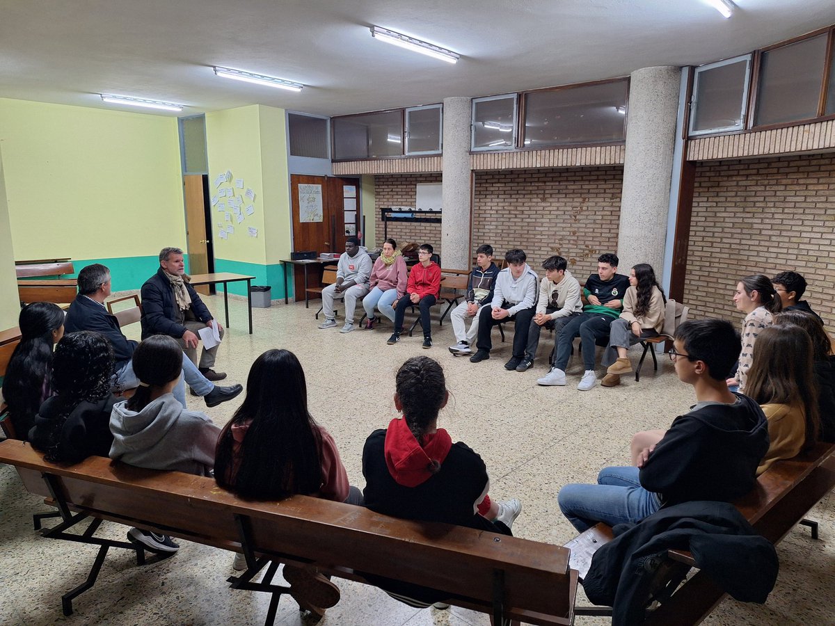 Pasio_Santander's tweet photo. Ayer @jmamerino (@lasallearlep) nos dio su testimonio de fe y ayuda al prójimo

Todos los jueves a las 20:00 tenemos nuestra cate de #Confirmación

#Pasionistas #Santander #Cantabria #PastoralJuvenil https://t.co/bKGfriivxe