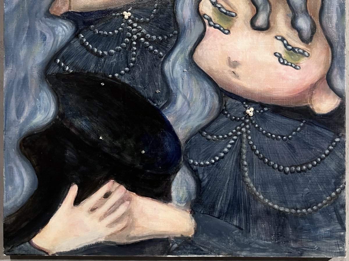 公募グループ展『 与えられたもの 』より出展作品をご紹介致します。

秋山瑠星『よるの食卓には星をすこし』

￥80,000

サイズ(mm)：606×500
素材：ビーズ/油絵具/キャンバス
制作年：2025

11/8(土)よりDM等にて通販承ります。

gallery-hydrangea.shopinfo.jp/posts/57235220

#gallery_hydrangea #公募展