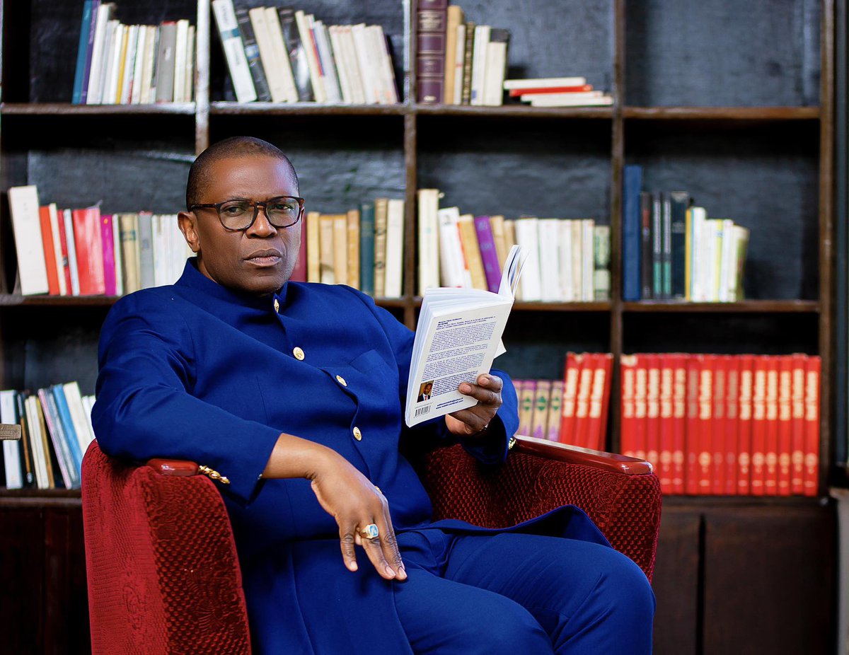 Je trouve cet aîné extrêmement brillant !
Je n’ai jamais eu l’occasion de le rencontrer personnellement mais je voulais lui rendre hommage ce matin.
Mes proches connaissent mon talon d’Achille : j’ai un très gros faible pour les personnes intelligentes.
Pépin Guillaume Manjolo