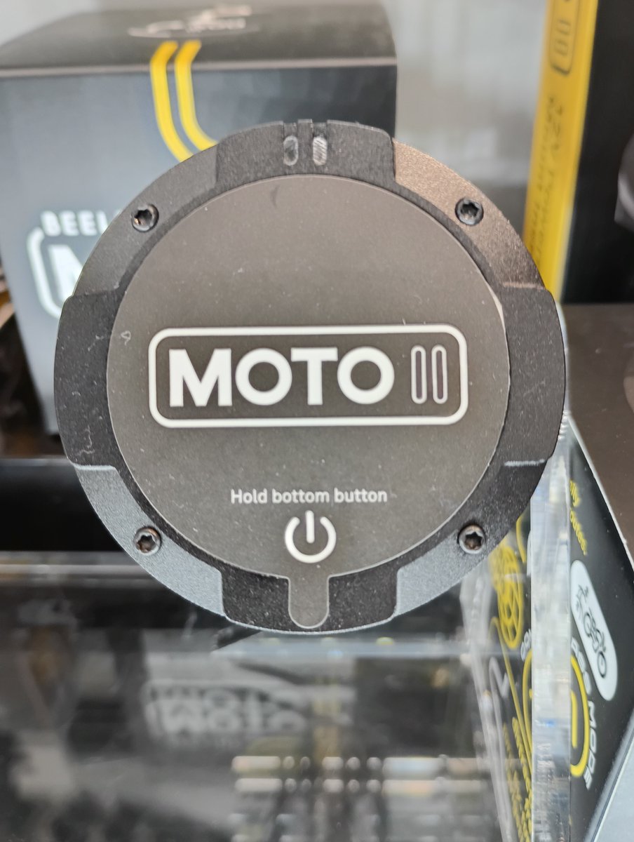 ricoland_oita's tweet photo. バイク用小型ナビ、Beeline Moto IIは小さいですがナビとして十分な機能があり、目的地の方向しか表示しないコンパスモードやスピードメーター表示などが設定できるので普通のツーリングとは違う楽しみ方ができてお勧めです✨
#ライコランド大分 #BeelineMoto2 #バイク #ナビ https://t.co/KHmJQXBeLY