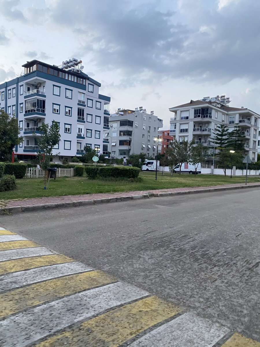 Elektirik israfını  önleyebilirsiniz <a href="/MuratpasaBld/">Antalya Muratpaşa Belediyesi</a> yanma saatlerini gözden geçirerek ,akşam 18 de yanıyor sabah 8 de sönüyor ,biz ödüyoruz..!!