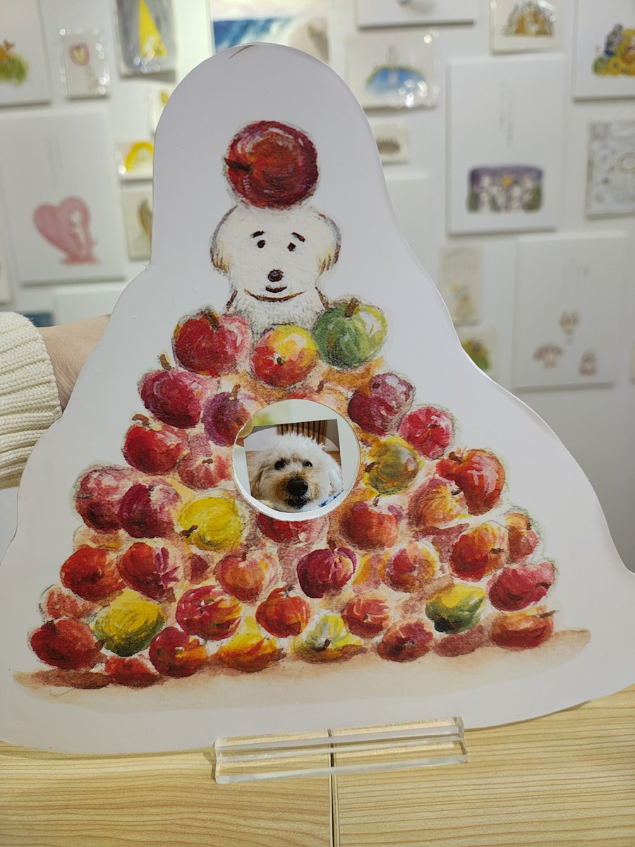 koubashi299's tweet photo. のいさん(@kirafuku0716)の個展「犬たちの詩展in大阪」にニコぬい連れて行ってきました〜！🐩
1時間ほど犬たっぷり空間を楽しんでお土産も買って大満足でした！
本やXで見たことある作品でも原画でみるとさらにグッとくるからほんまみんな見に行って！9日(日)までやってるよ🐶 https://t.co/1kS2FuPNDA