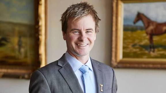 TheGood65264935's tweet image. 8.00AEDT join @eyesgk @BillyEdis &amp;amp; Dennis King for another hour of sporting banter. Guests inc. @FlemingtonVRC track manager Liam O’Keeffe ahead of Group One Champions Day #TuneIn #ThanksTo @PalmerbetAU #SupportedBy @wagvic_DP