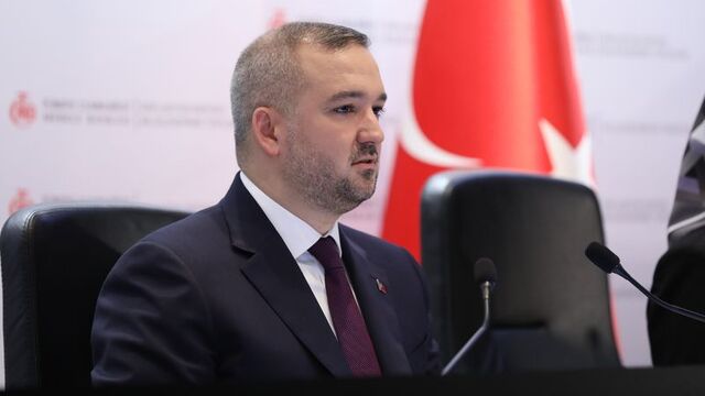 Yılın son enflasyon raporu açıklandı: Karahan, küresel ekonomideki zayıf görünümün devam edebileceğini belirtirken, iç talepteki ivme kaybına dikkat çekti. Dezenflasyonist görünüm korunuyor. #enflasyon #ekonomi #Türkiye #BizNeYaşıyoruz