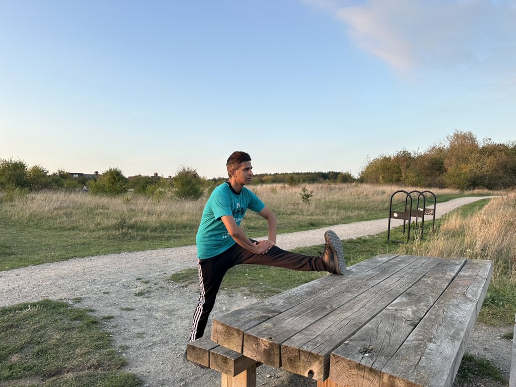 hluggah's tweet image. Focus on Action/Habits): &quot;Discipline looks like finding a bench and taking 10 minutes to stretch, even when you&apos;re tired. Small habits, big results. 📈 #FitnessJourney #DailyRoutine&quot;