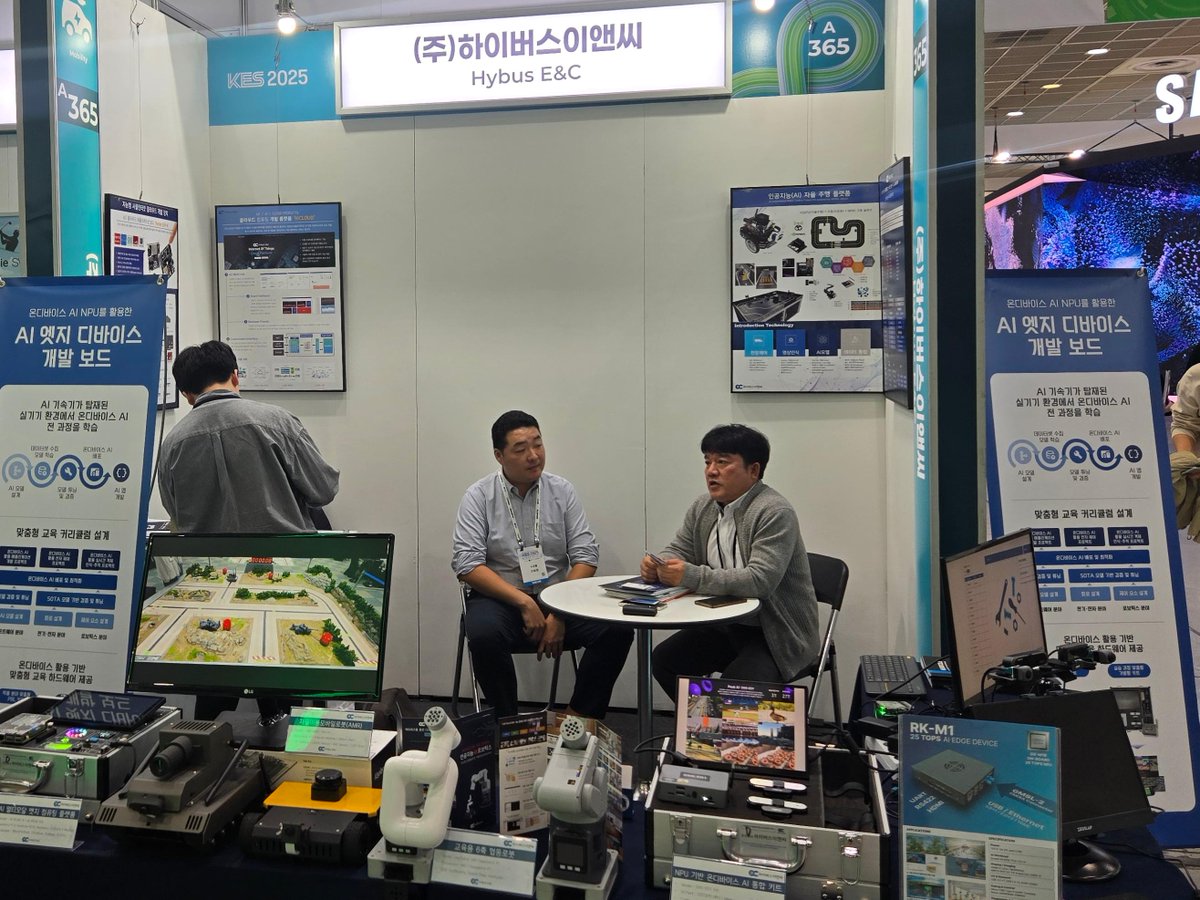 CobotMy's tweet photo. 🤖 We're thrilled to be collaborating with three of our Korean partners — #DeviceMart, #UND, and #HyBus — to exhibit at #RobotWorld2025! ✨Join us at booths #C12, #A06-2, and #F17-5 to explore our innovative #robotics solutions and get a glimpse into the future of #technology. 🚀🌍 #education #robot #research