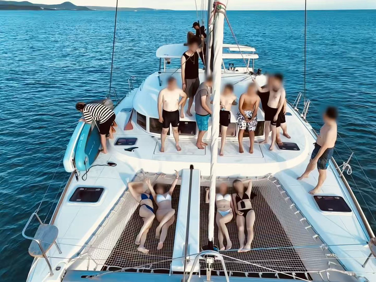 KnFnC情慾企劃 – 帆船遊艇派對 (海上遊艇篇)

Yes! 今年夏天的尾巴, 我們帶著一船人從海上玩到床上, 從日出玩到中出, 瘋狂的三天兩夜派對的照片影片終於準備好跟大家分享了…

不然, 冬天都要來了啊啊啊…

遊艇派對前情提要: x.com/KnFnC94iOne/st…